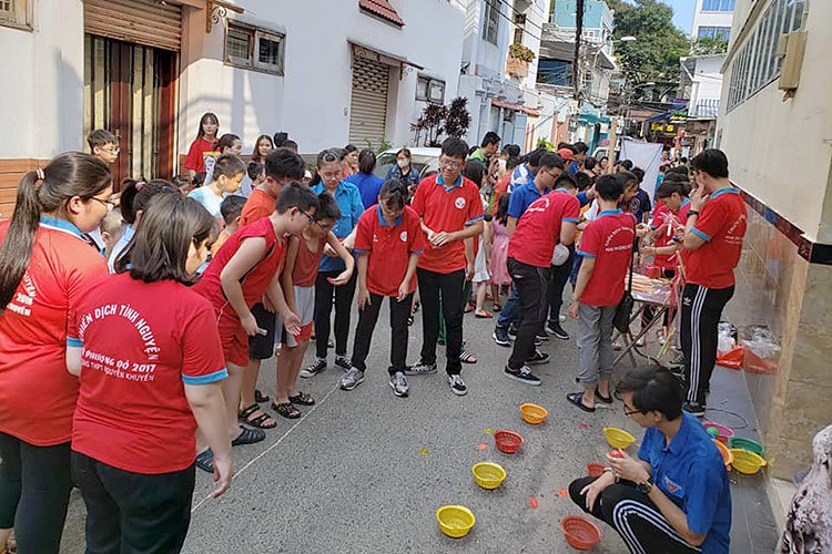 Image: BCH Đoàn Phường 8 phối hợp cùng với Ban Chỉ Huy Chiến Dịch Hoa Phượng Đỏ trường Nguyễn Khuyến tổ chức sân chơi "Vì Nụ Cười Em Thơ" năm 2019.